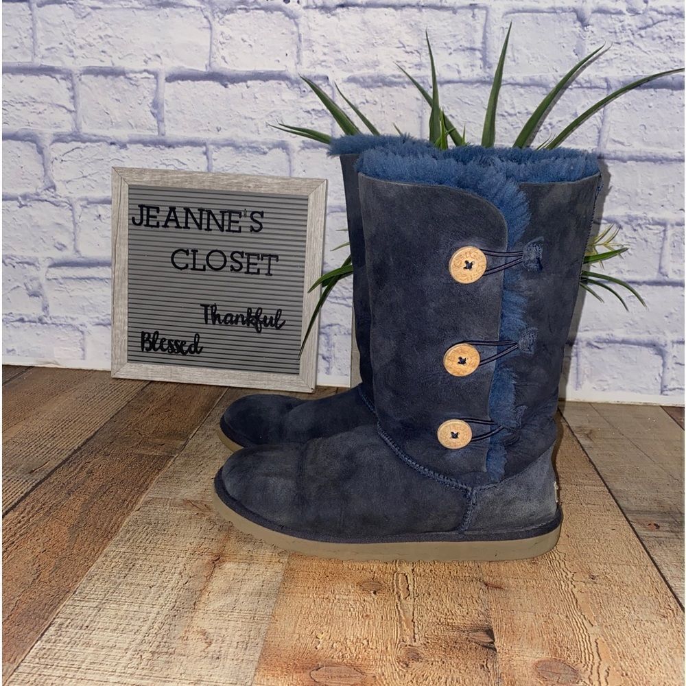 UGG
Australia Bailey Button Triplet Boots
Size 6